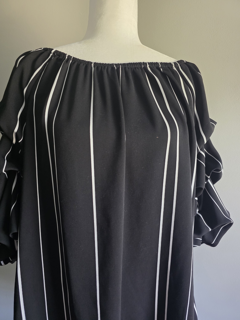 Coco Bianco Women’s Large Black White Striped Off Shoulder Ruffle Sleeve Blouse